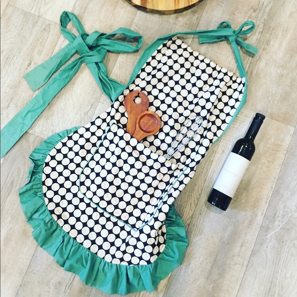 Retro-chic Polka Dot Apron 🥣🍈